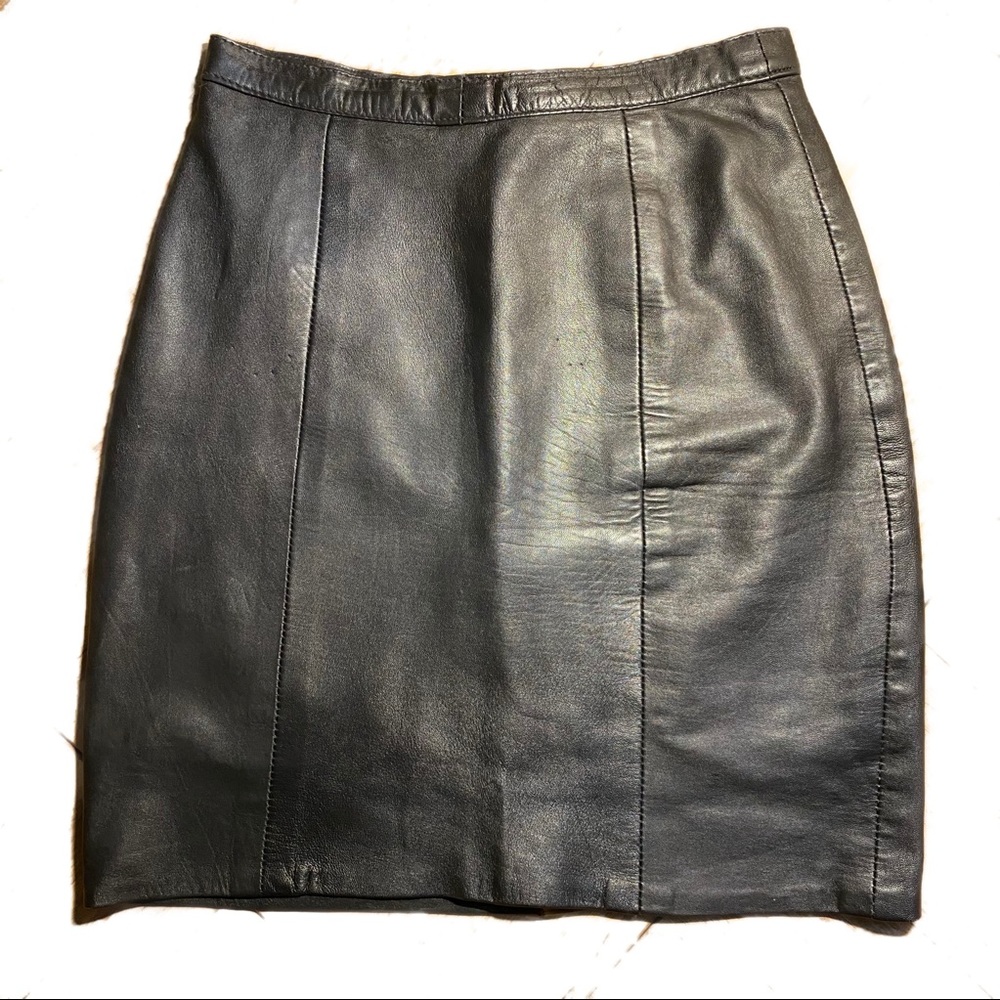 Supple black leather mini skirt
